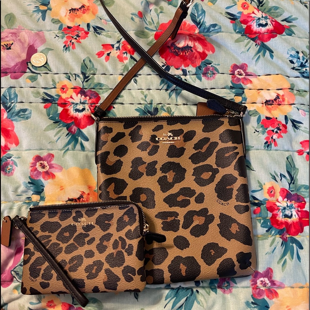 Small crossbody coach cheetah print with wristlet